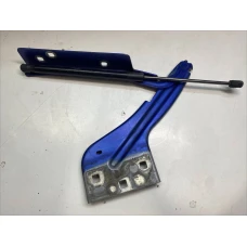 Петля капота, права